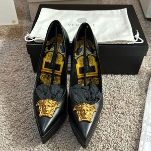Versace shoes . Size 37 . Worn once . Excellent condition. 💯 authentic